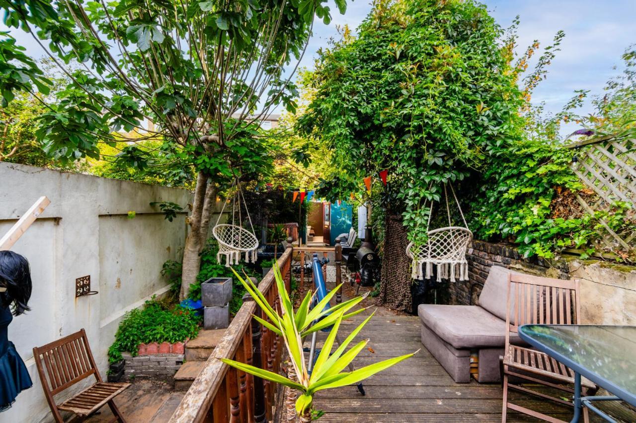 Double Room W/Projector & Garden Hot Tub Londra Exterior foto