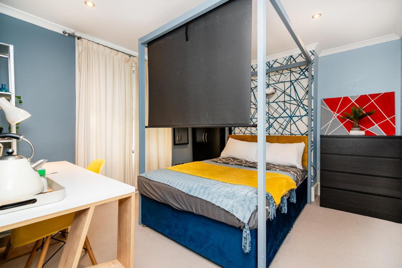 Double Room W/Projector & Garden Hot Tub Londra Exterior foto