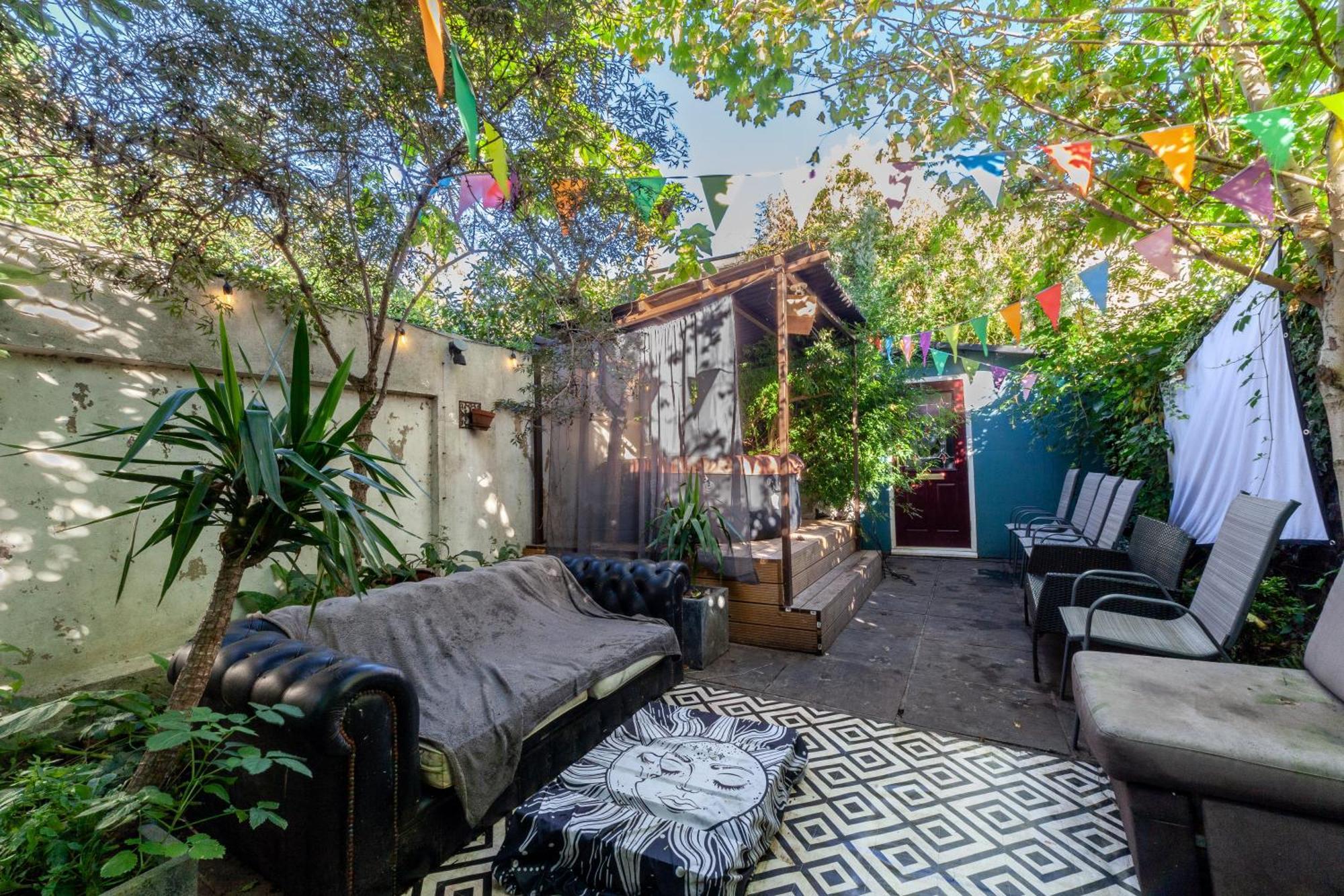 Double Room W/Projector & Garden Hot Tub Londra Exterior foto