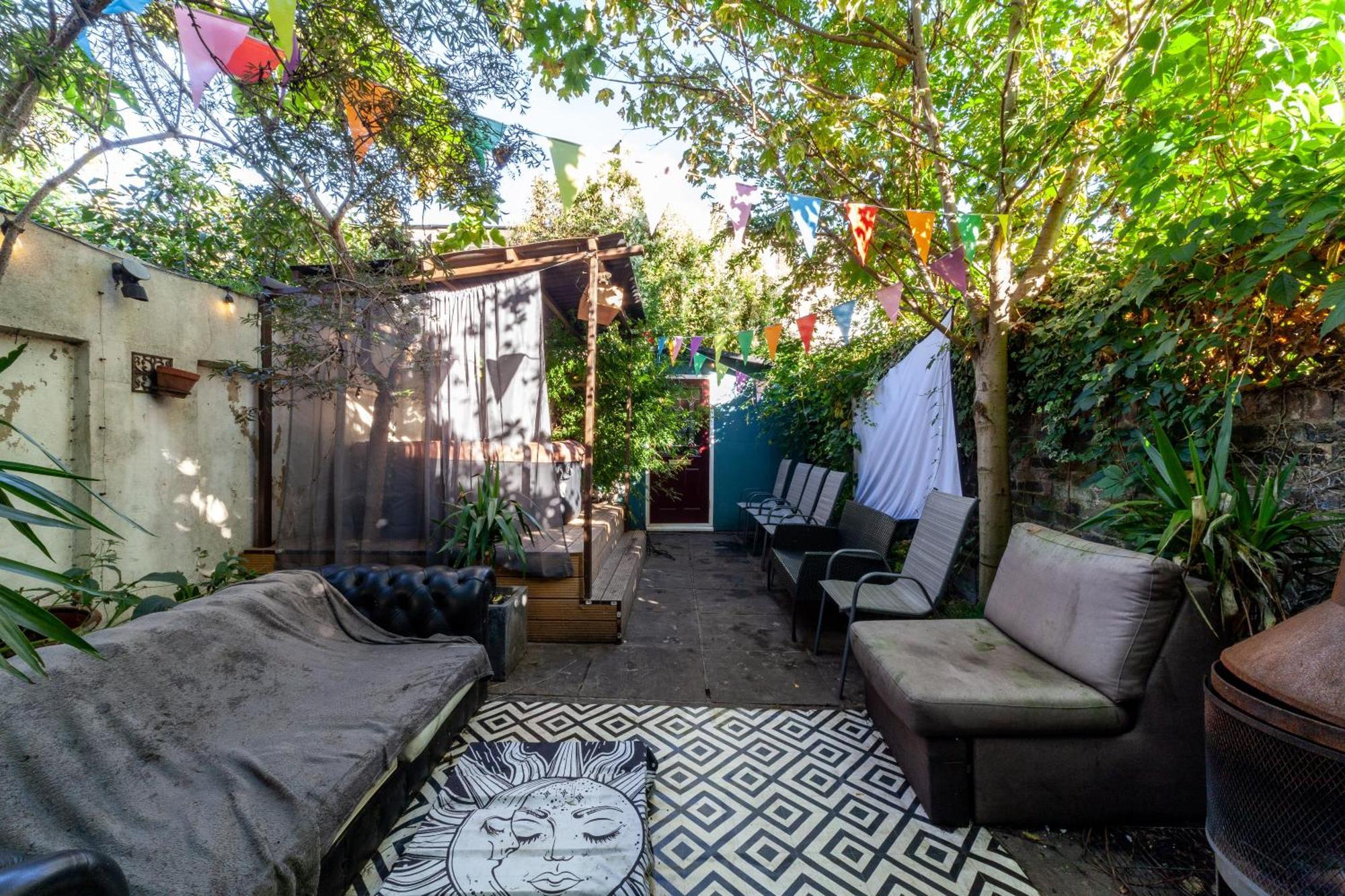 Double Room W/Projector & Garden Hot Tub Londra Exterior foto