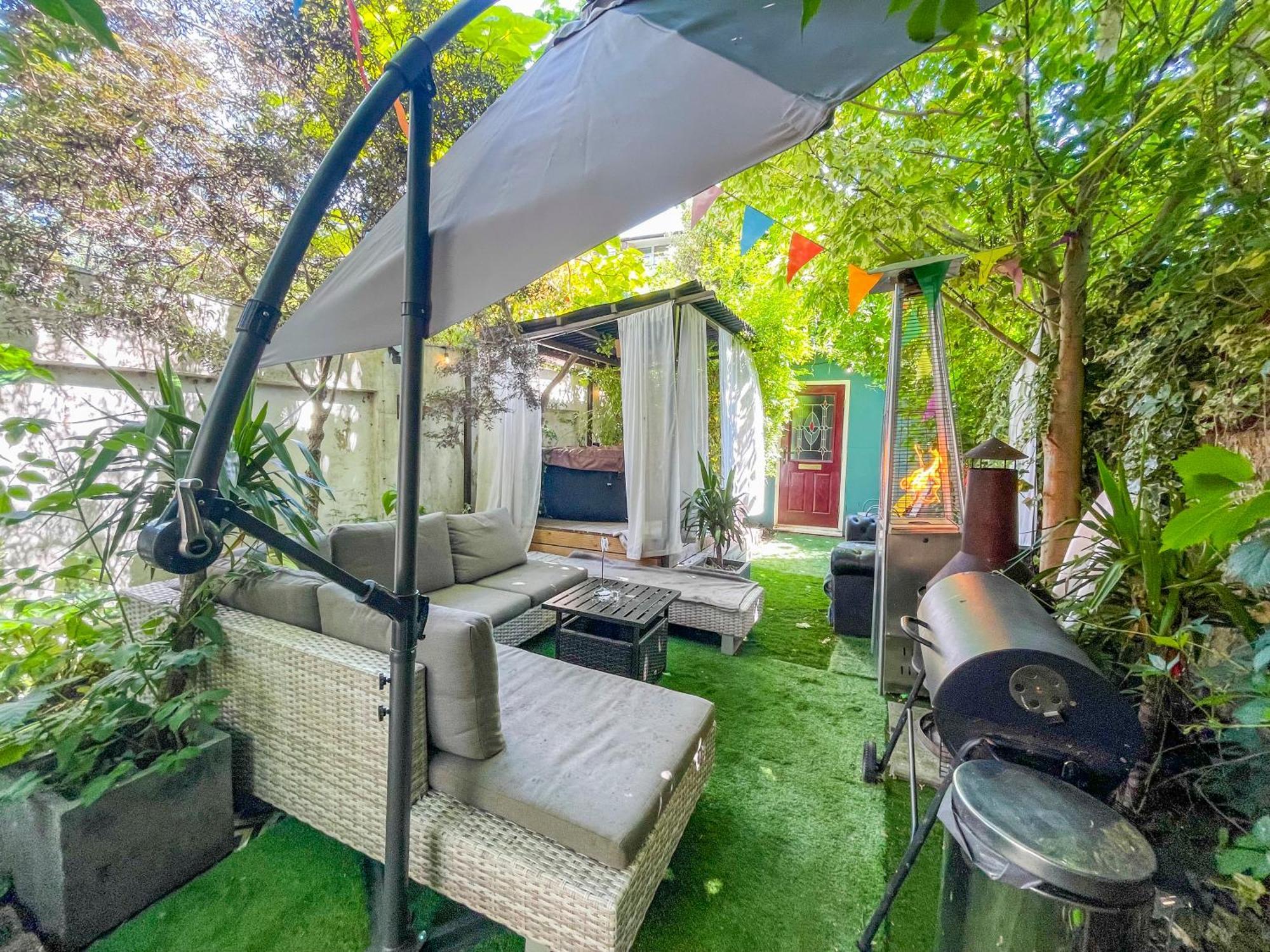 Double Room W/Projector & Garden Hot Tub Londra Exterior foto